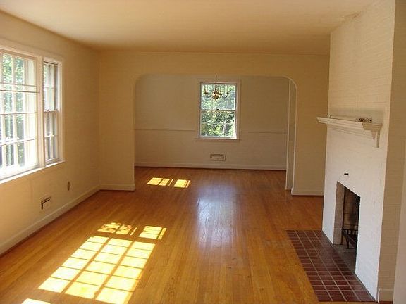 3rd image of 510 Neyland Dr