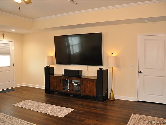 4th image of 111 Mapleleaf Ct