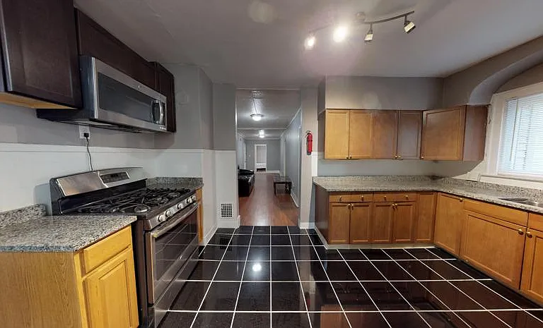 1406 E Genesee St — Photo 1