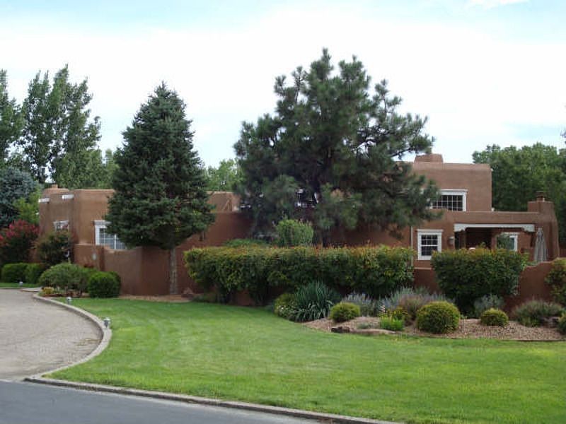 Welcome to 806 Salamanca St NW Los Ranchos de Albuquerque, New Mexico
