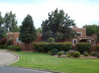 806 Salamanca St NW, Los Ranchos De Albuquerque, NM 87107