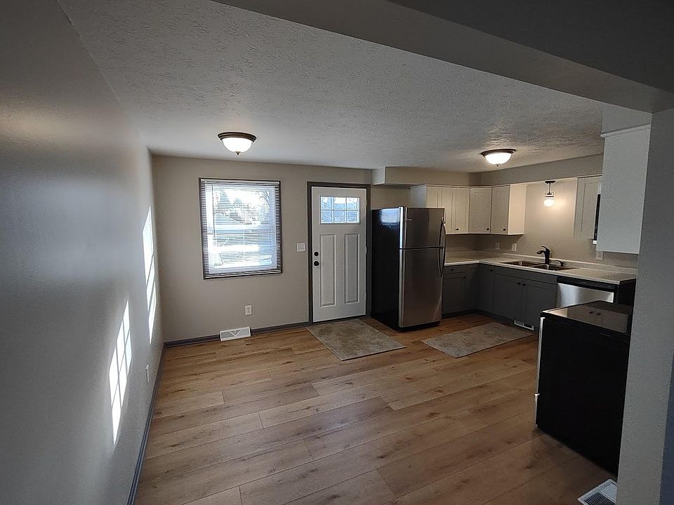 1st image of 304 Parkland Ave SW