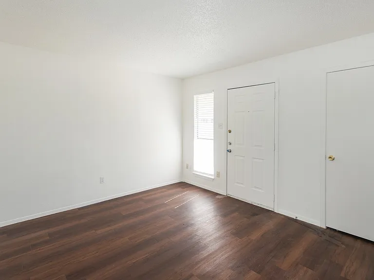 6000 Tracy Lynn Ln — Photo 3