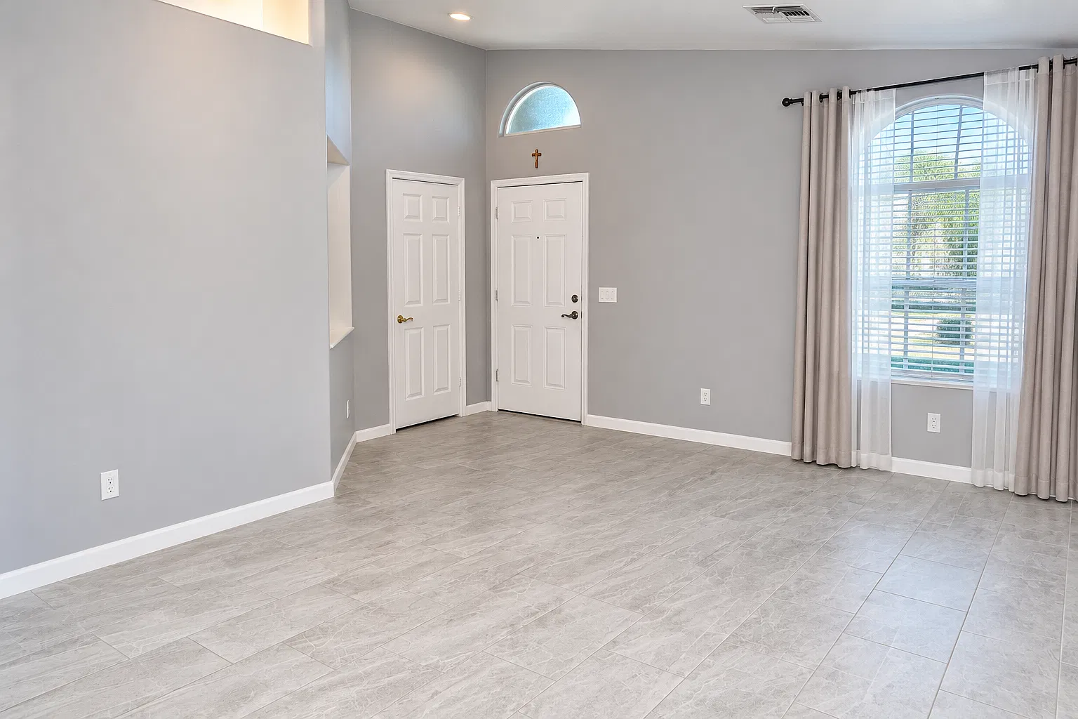 4 bed, 2024 sqft, $2,500 — Photo 4