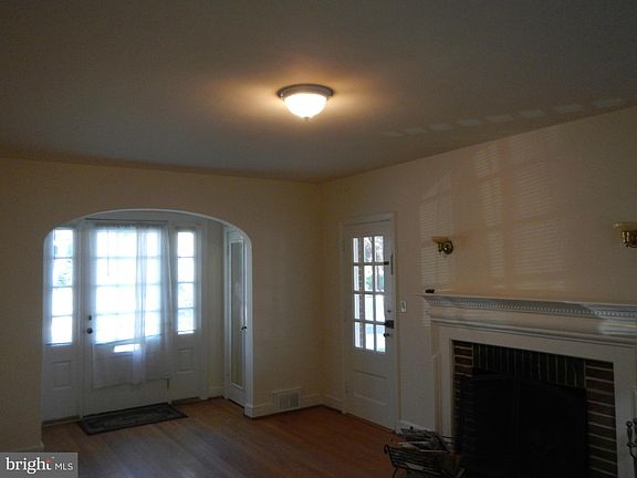 3rd image of 4900 Chesapeake St NW