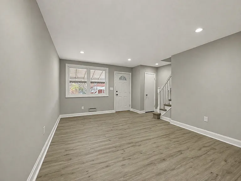 4914 Greencrest Rd — Photo 3