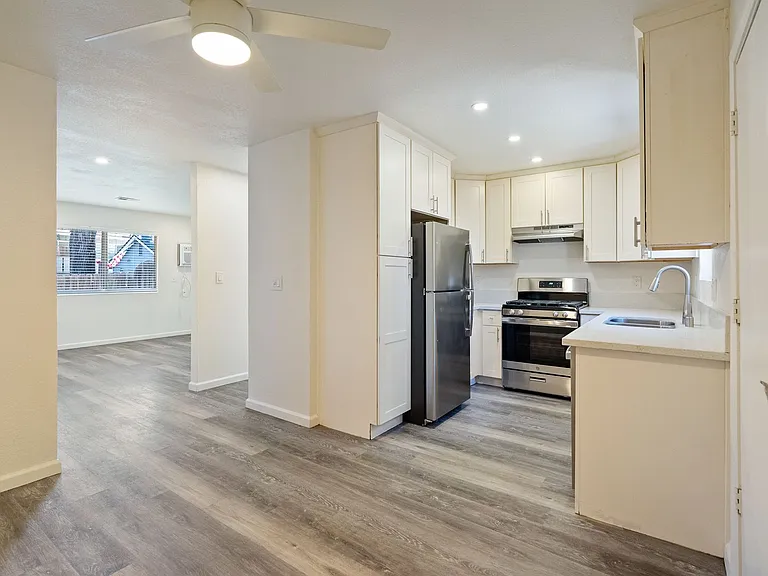 1717 Pine Street — Photo 13