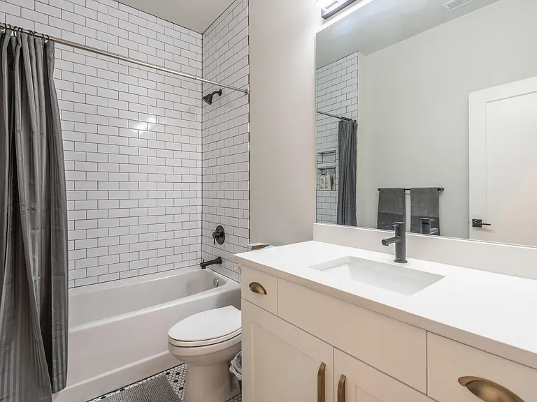 523 E 600 S — Photo 22