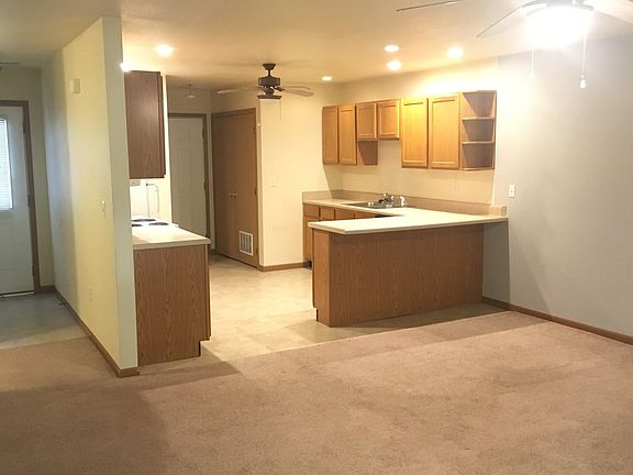 2nd image of 22595 Hollow Oak Ln #B