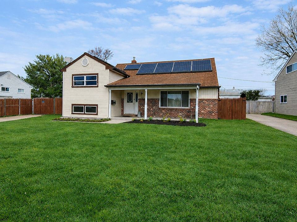 1st image of 12 Mackay Ln