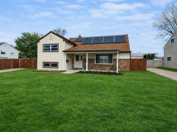 12 Mackay Ln, Newark, DE 19713