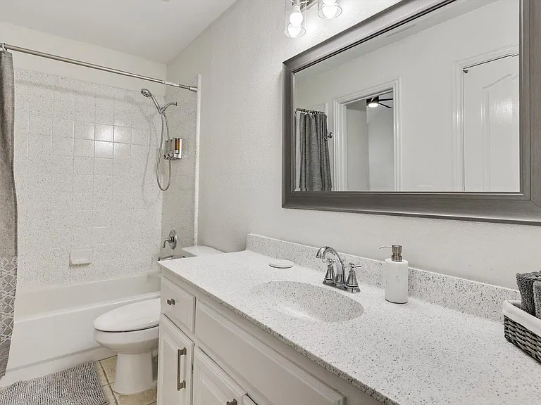 4325 Angelina Dr — Photo 25