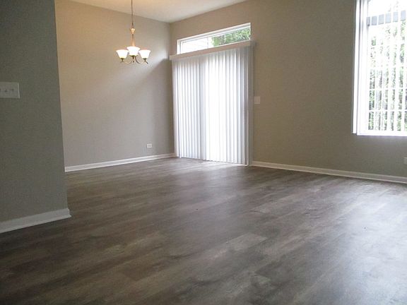 2nd image of 989 Mesa Dr Unit 989