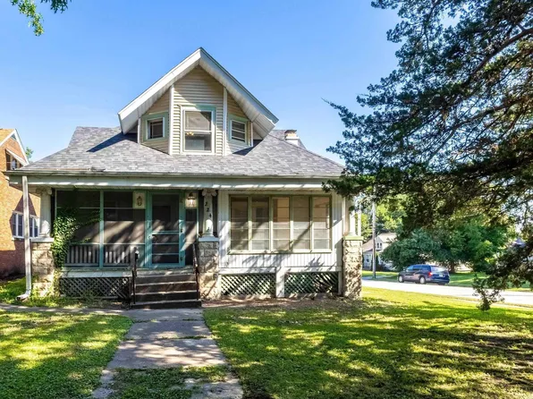 224 E Rusholme St, Davenport, IA 52803