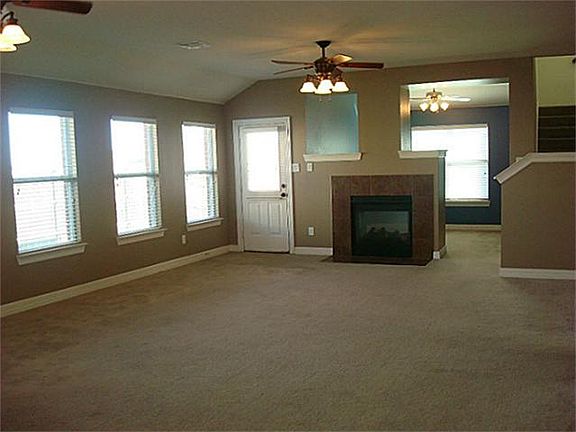 4th image of 2004 Creekdale Dr