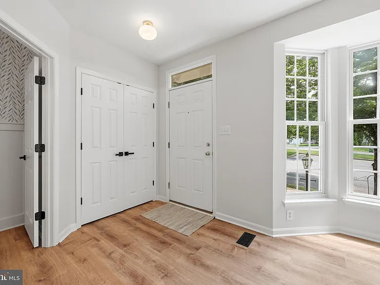 8972 Benchmark Ln — Photo 3