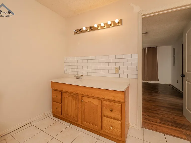 502 Marconi St — Photo 22