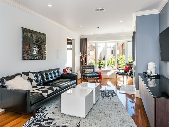 3rd image of 950 Corbett Ave #2