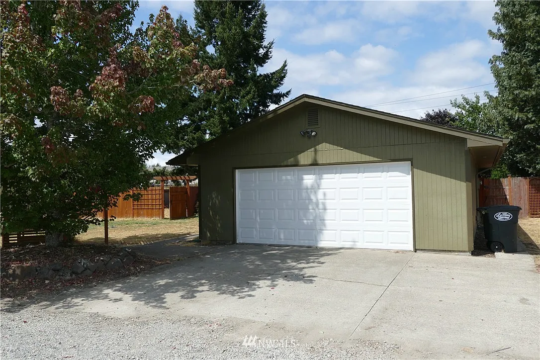 5746 Turf Lane SE photo 1