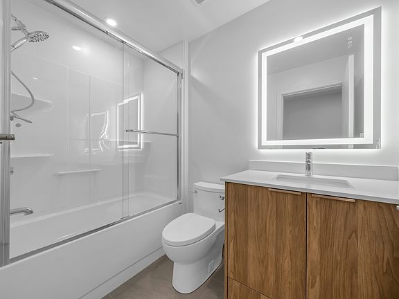 3rd image of 6479 Selma Ave #207