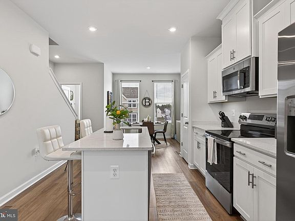 5th image of 114 Coolidge Ave