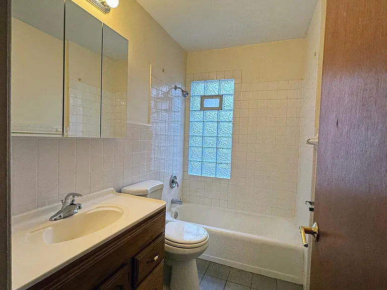 1010 15th Ave SE #304 — Photo 9