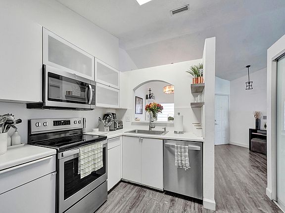 5th image of 1006 SW 180th Terrace