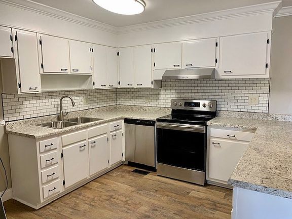 5th image of 2408 Diana Ave