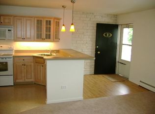 714 W Roosevelt Rd APT C8, Wheaton, IL 60187