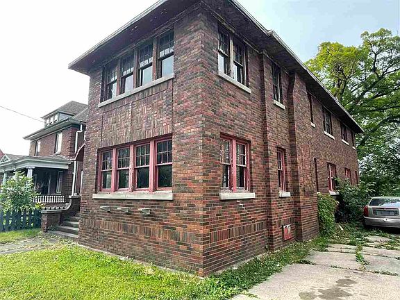 2nd image of 601 College Ave