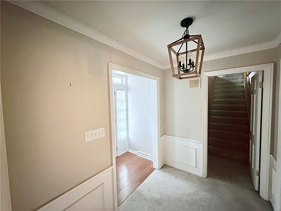 5th image of 960 Forest Ln