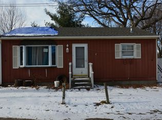 32 Hyacinth St, Providence, RI 02904