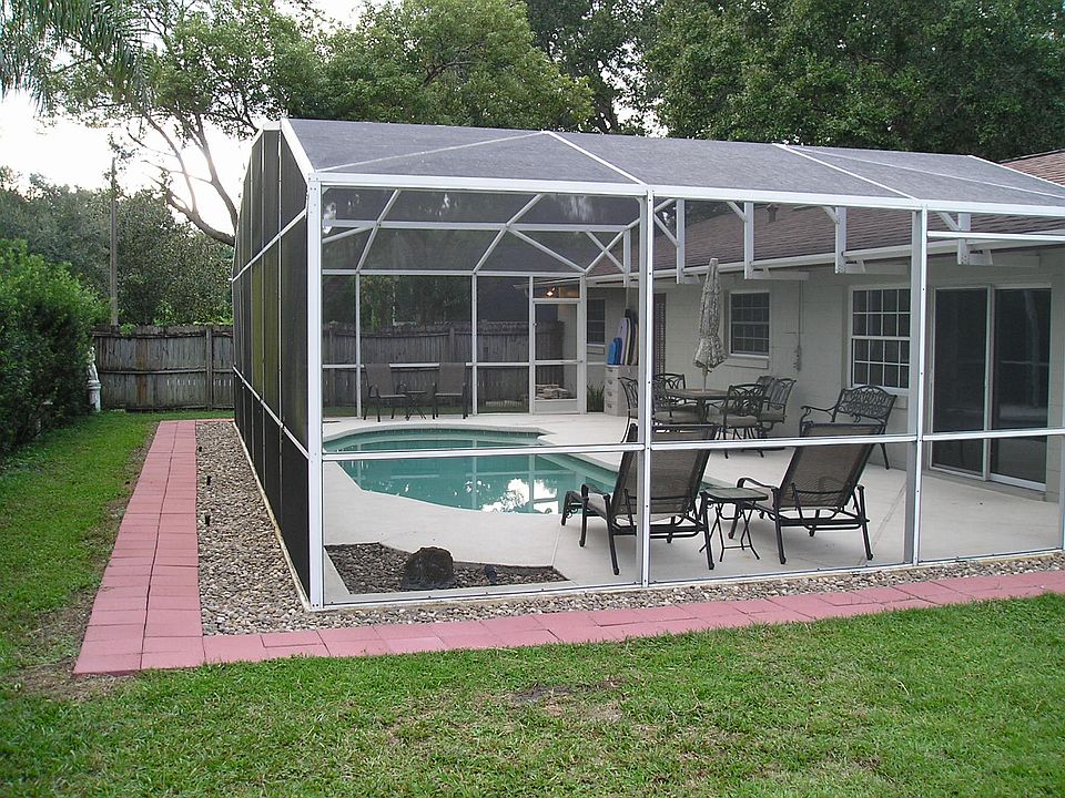 2nd image of 305 Idyllwilde Dr