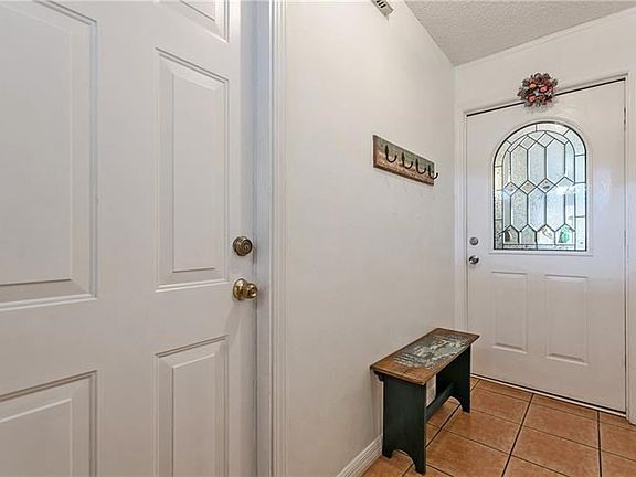 5th image of 5964 Sagunto St