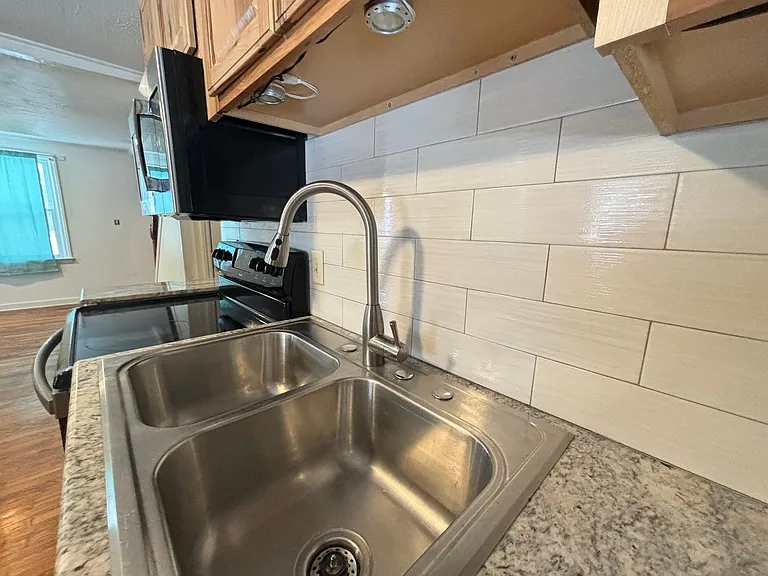 110 Victory Dr — Photo 6
