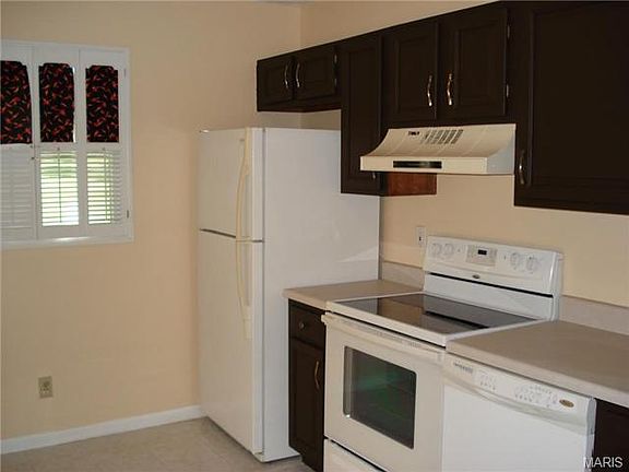 5th image of 9026 W Swan Cir