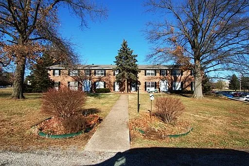 1206 W 9th St APT G1 photo 1