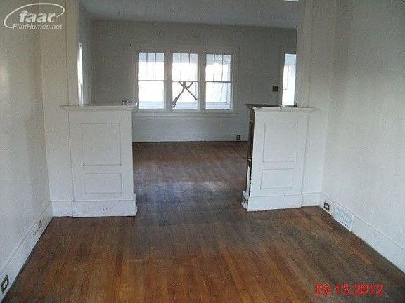 4th image of 315 W Stewart St