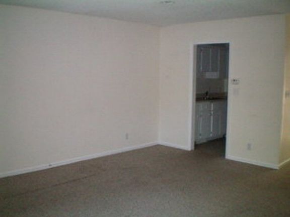 4th image of 144 S Island Square Dr #144