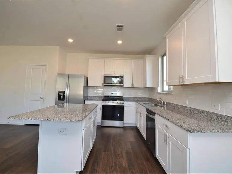 16439 Big Hickory Dr — Photo 9