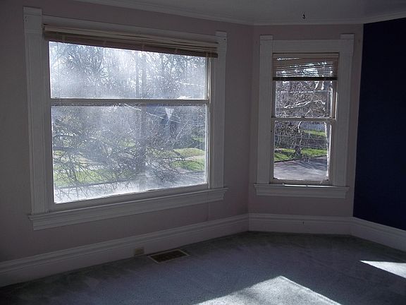 4th image of 427 S 1st Ave APT 4