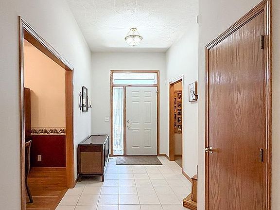 4th image of 10406 Brentwood Dr