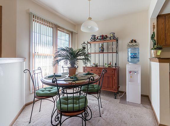 5th image of 22425 Tyler Dr