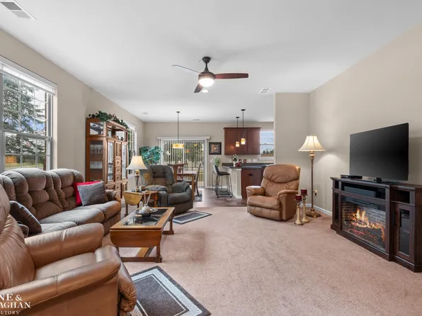 49111 Charnwood Dr, Macomb, MI 48042