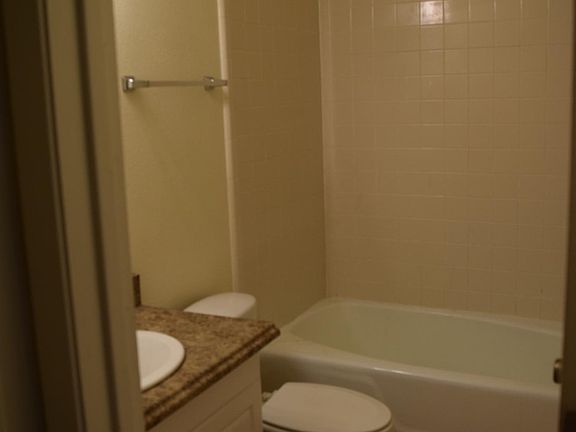 5th image of 1222 Dartmouth St