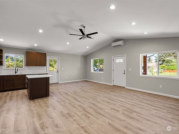 3rd image of 921 Fordney Street