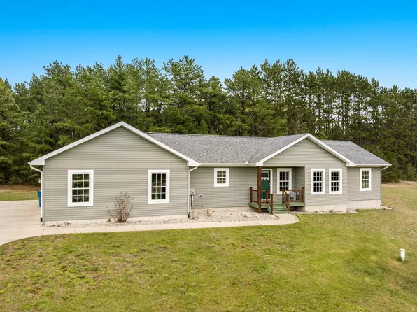 3734 Torrey Pines Dr, Kingsley, MI 49649