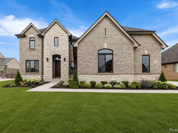 2166 Heidi Dr, Oxford, MI 48370