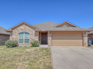 617 Apple Tree Ln, Moore, OK 73160