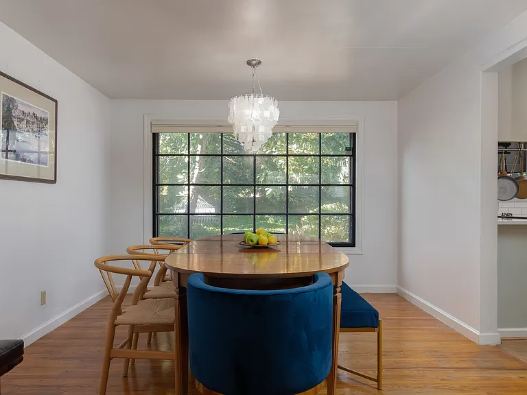 1565 Flintridge Ave — Photo 14